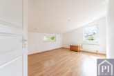 Zimmer mit Blick auf die Zuwegung