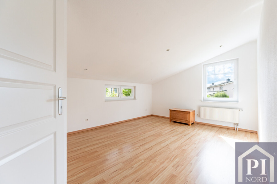 Zimmer mit Blick auf die Zuwegung