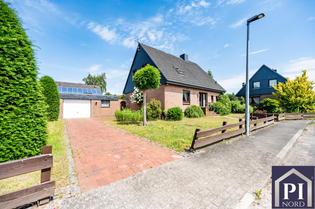 Lange Auffahrt mit Garage