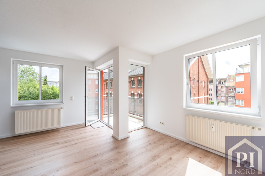 Wohnzimmer mit Balkon