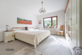 Helles Schlafzimmer im Erdgeschoss
