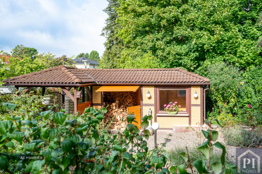 Gartenhaus mit Holzlager