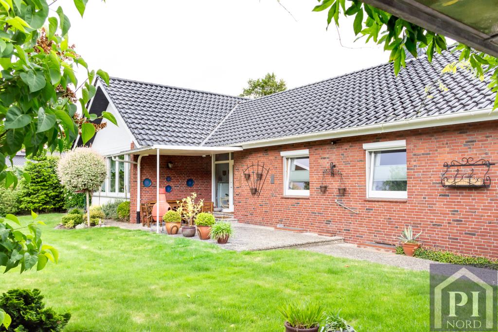 Liebevoll gestalteter Garten mit Südterrasse